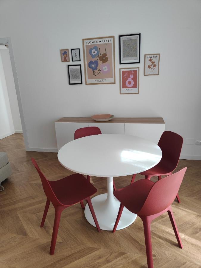 Elegante Bilocale A Milano Con Balcone Lägenhet Exteriör bild