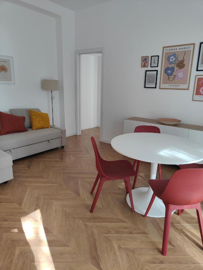 Elegante Bilocale A Milano Con Balcone Lägenhet Exteriör bild