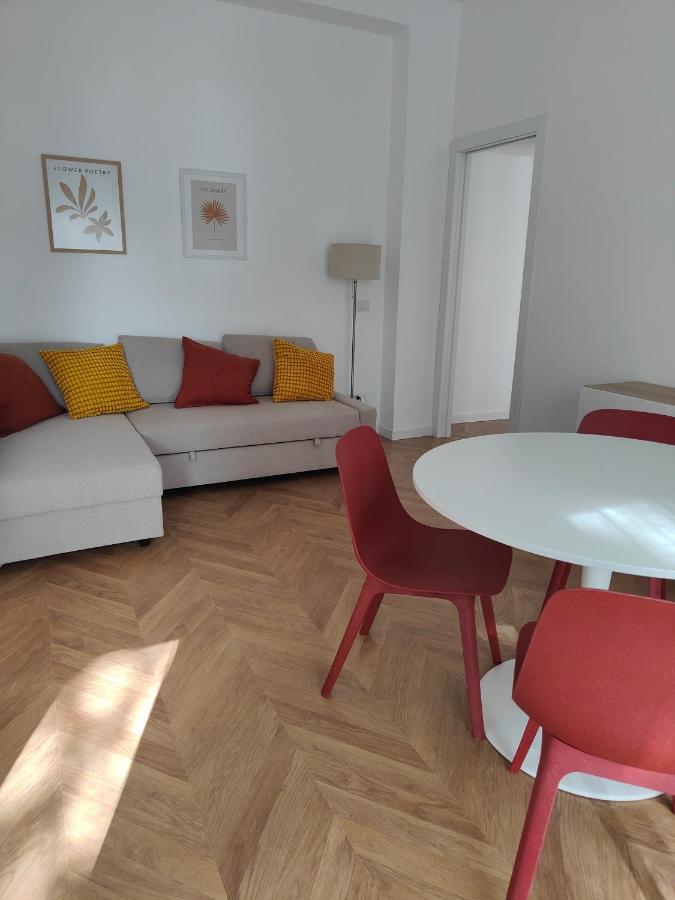Elegante Bilocale A Milano Con Balcone Lägenhet Exteriör bild