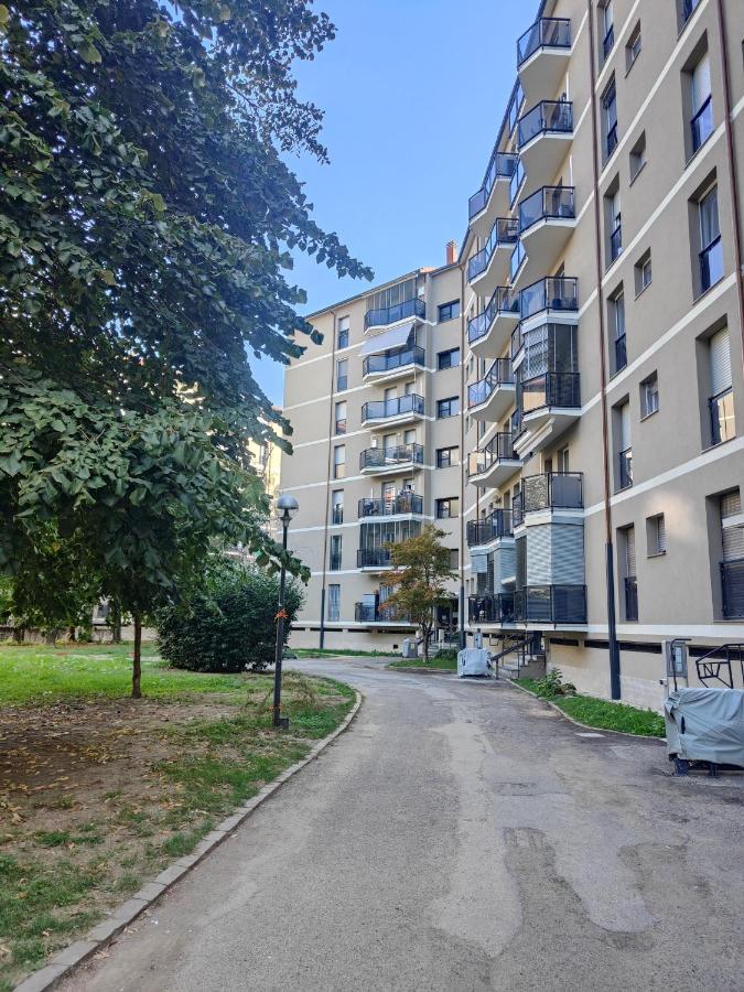 Elegante Bilocale A Milano Con Balcone Lägenhet Exteriör bild